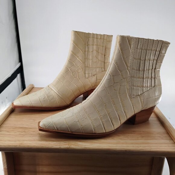 Schutz Briani Women's Snip Toe Crocodile Embossed Leather Bootie Eggshell 7.5B - Picture 2 of 12